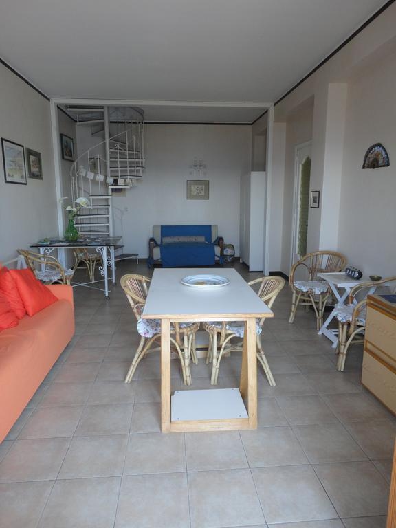 אסראלה Appartamento Sul Mare מראה חיצוני תמונה